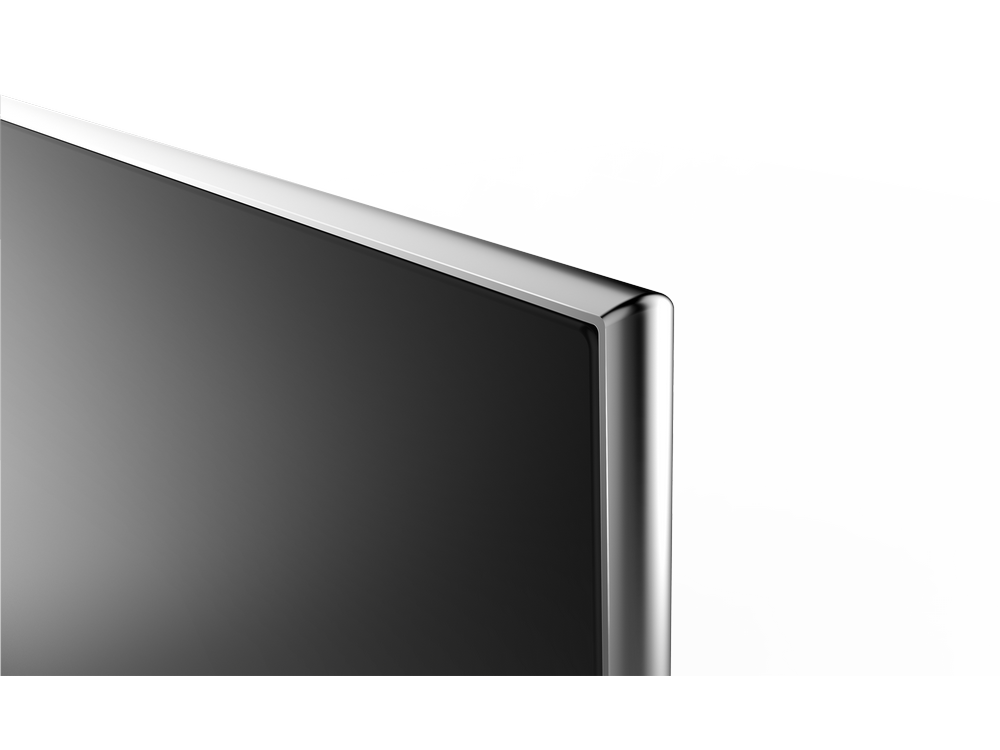Primer plano de una pantalla de TV con marco plateado.