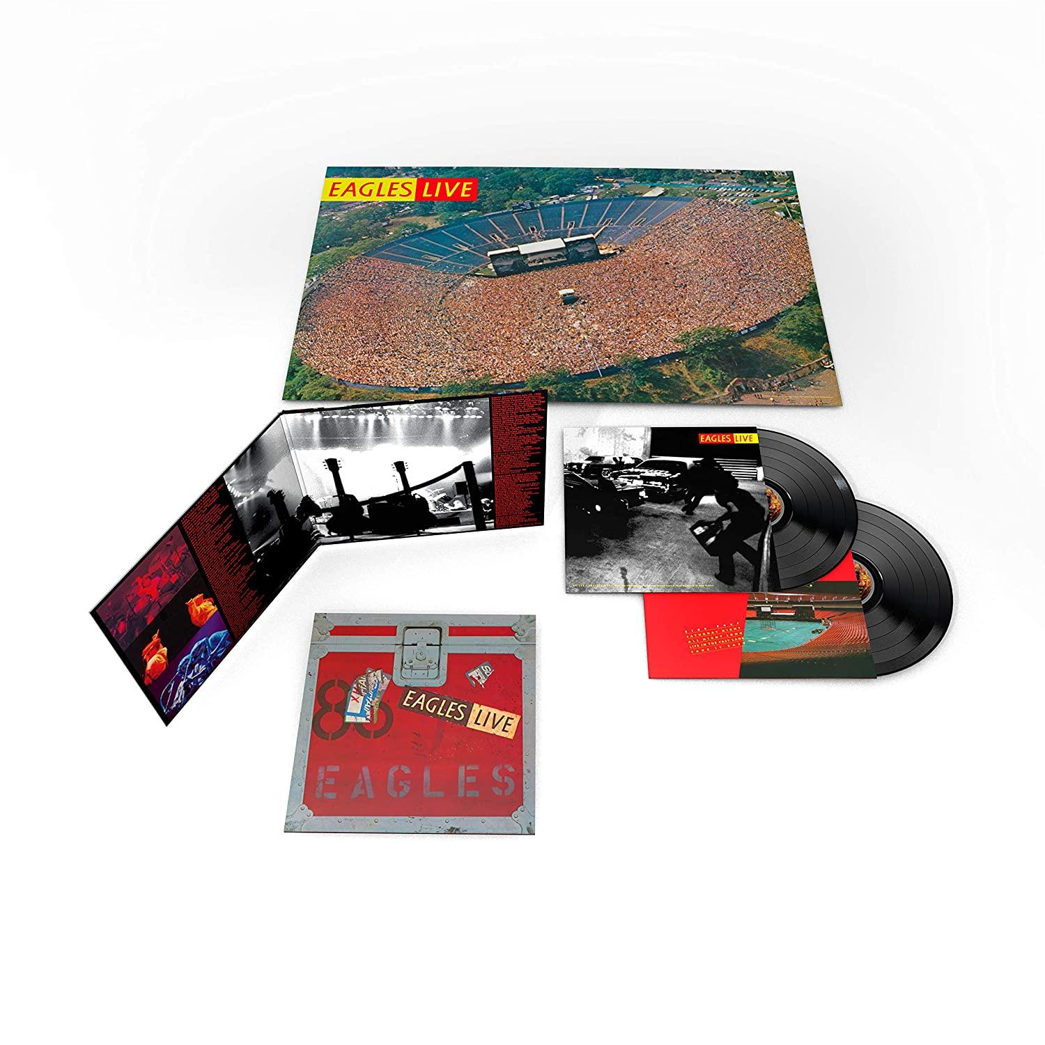 Eagles Live Album-Set. Das Cover zeigt ein Stadion. Vinylplatten, Innencover und Albumcover sind sichtbar.