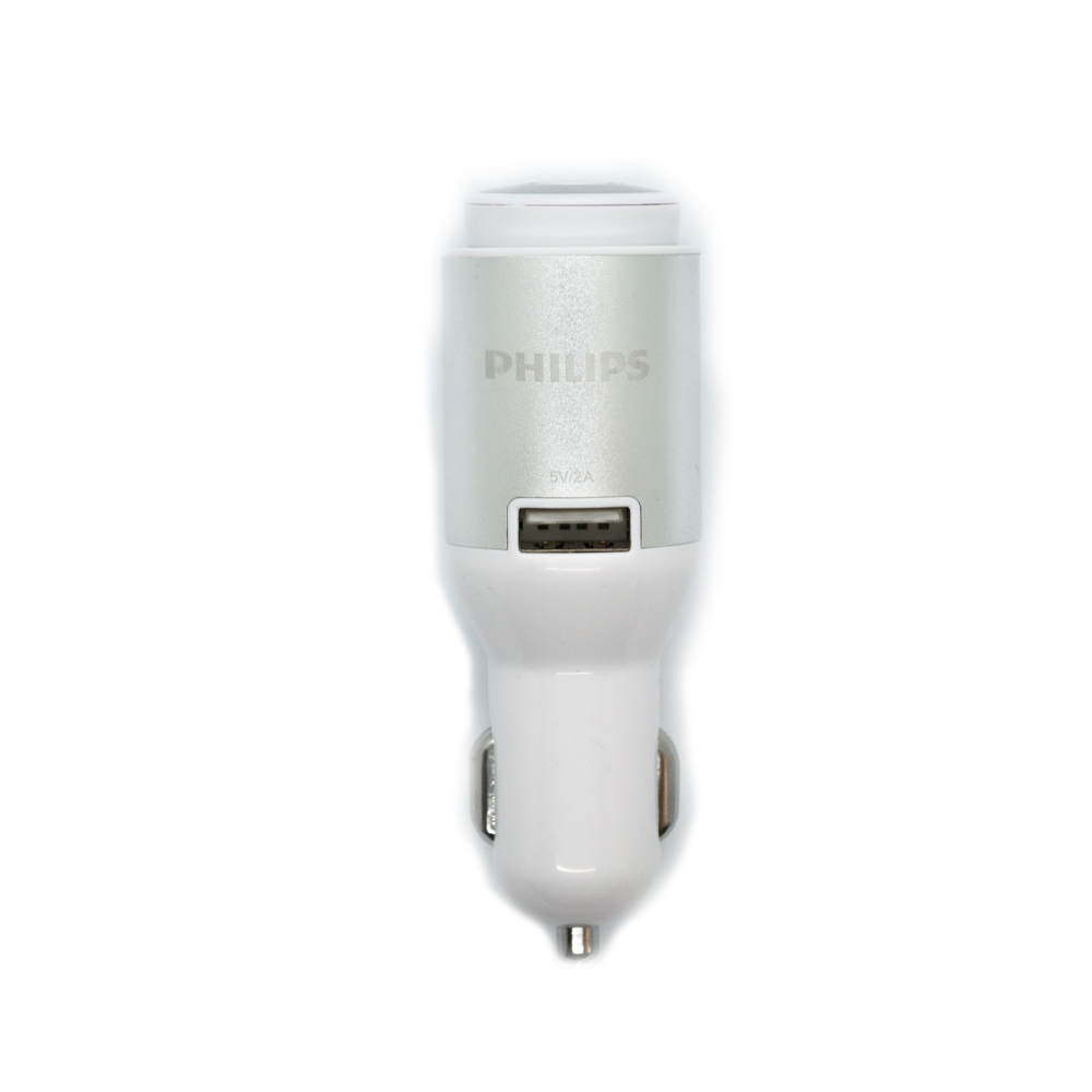 USB bağlantı noktasına sahip gümüş Philips araç şarj cihazı. Marka adını ve voltaj detaylarını içerir.