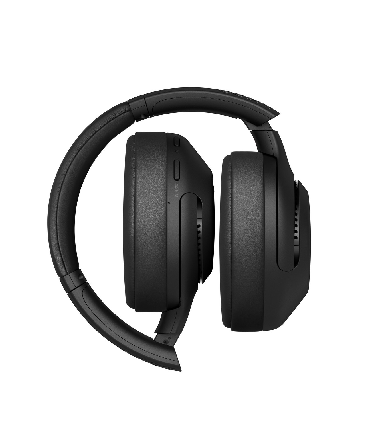 Auriculares negros plegados, aislados sobre fondo blanco.