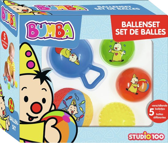Une boîte de jeu de balles Bumba. Elle montre diverses balles colorées, un hochet bleu et une image de clown de dessin animé. La boîte dit 'BALLENSET'.