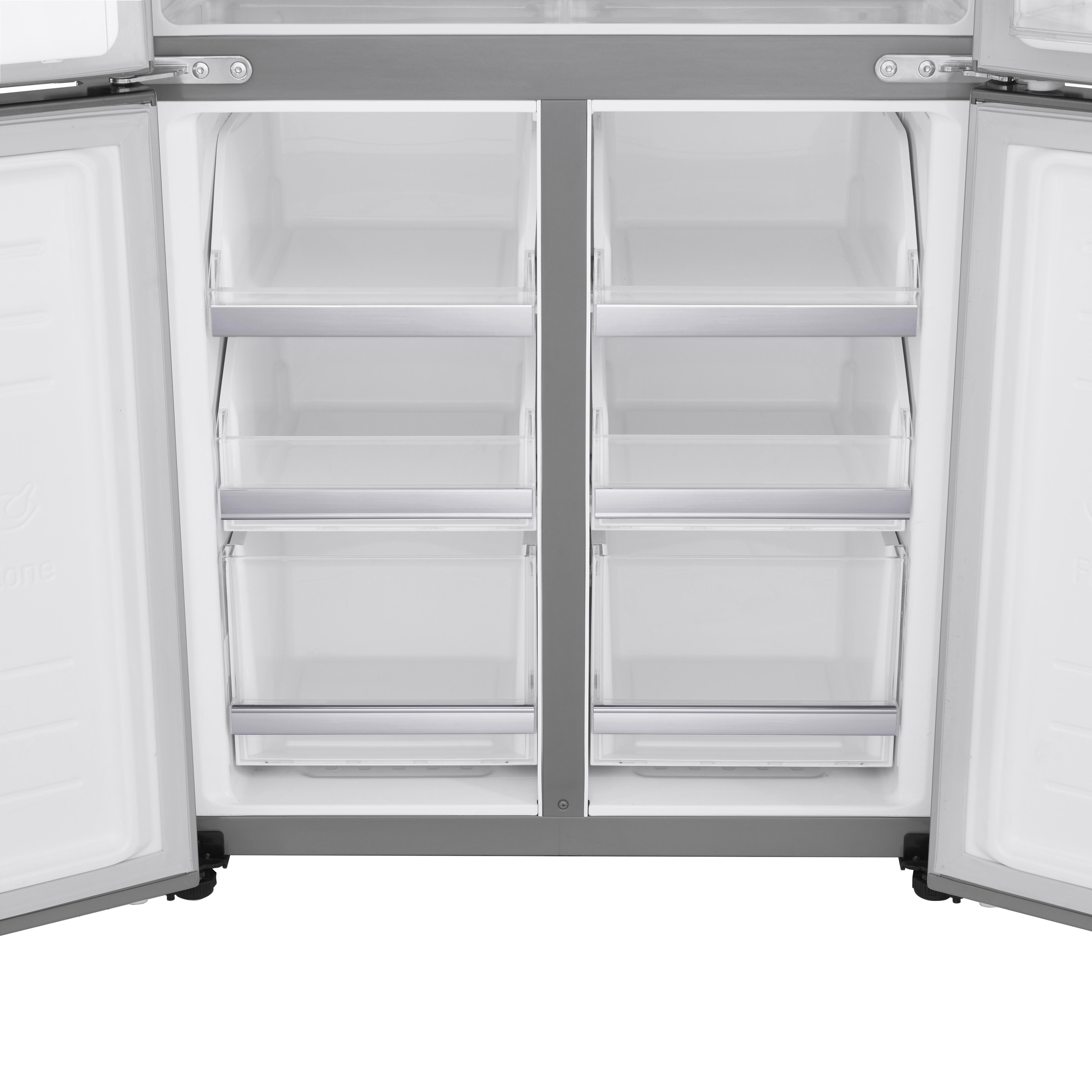 Inneres eines Kühlschranks mit transparenten Schubladen. Offene Türen.