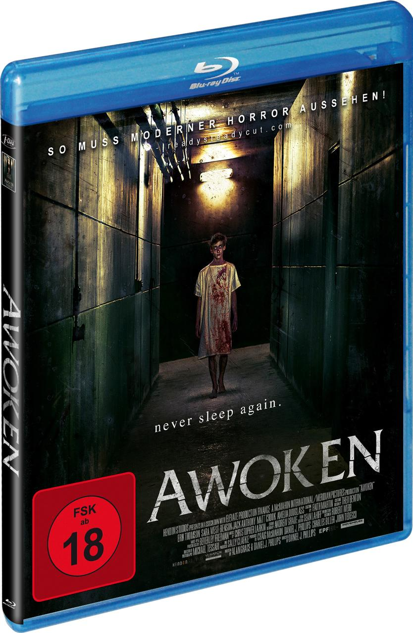 Blu-ray-Cover. Bild eines Mädchens in einem Flur mit blutigem Kleid. Text: AWOKEN.