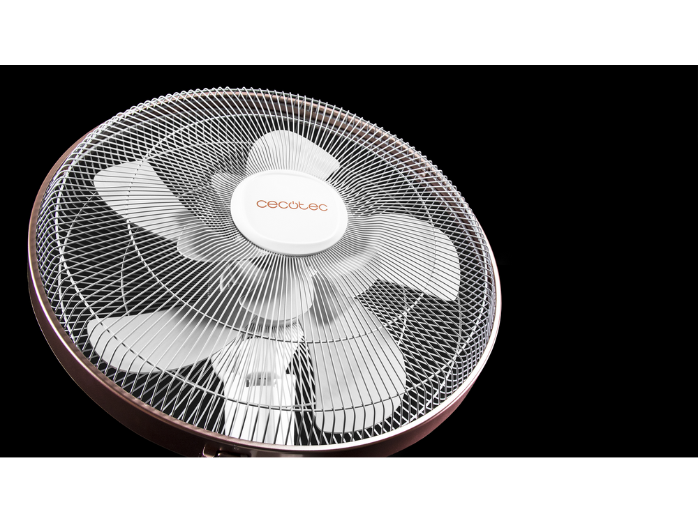 Ventilador Ceotec, color bronce, con rejilla y aspas blancas sobre fondo negro.