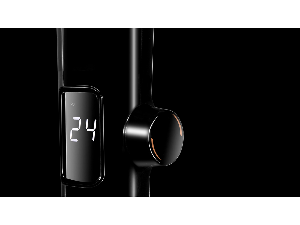 Sistema de ducha negro con pantalla digital que muestra la temperatura.