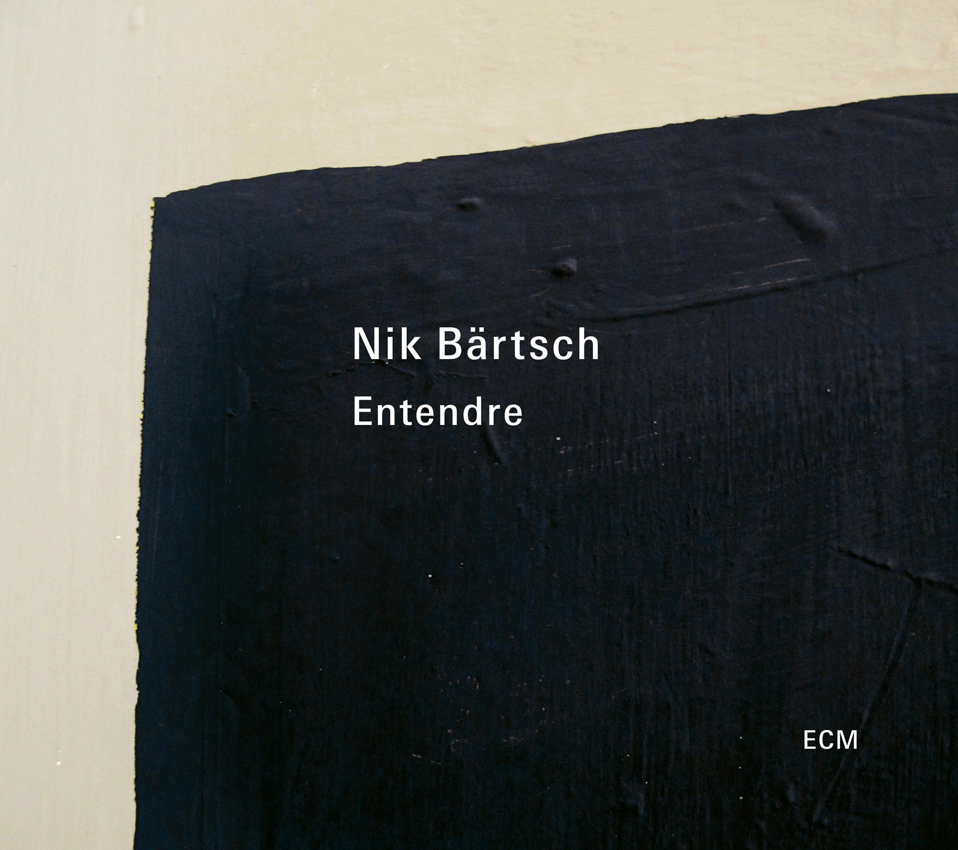 Album borító: Fekete absztrakt művészet fehér szöveggel: Nik Bärtsch, Entendre és ECM logó.