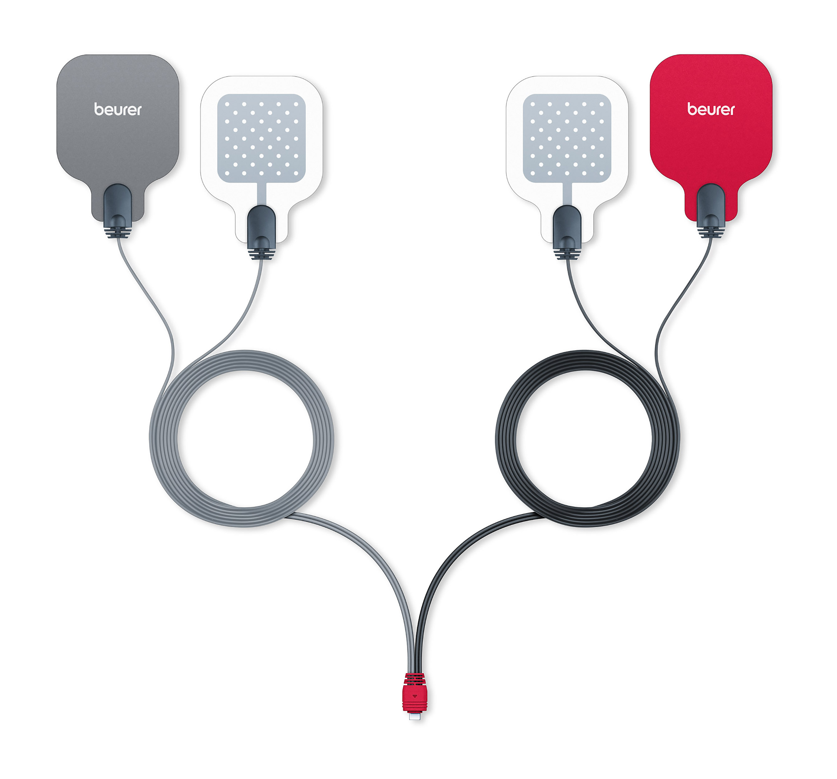 Vier Elektrodenpads mit Kabeln. Zwei grau und zwei rot, verbunden mit einem roten Stecker.