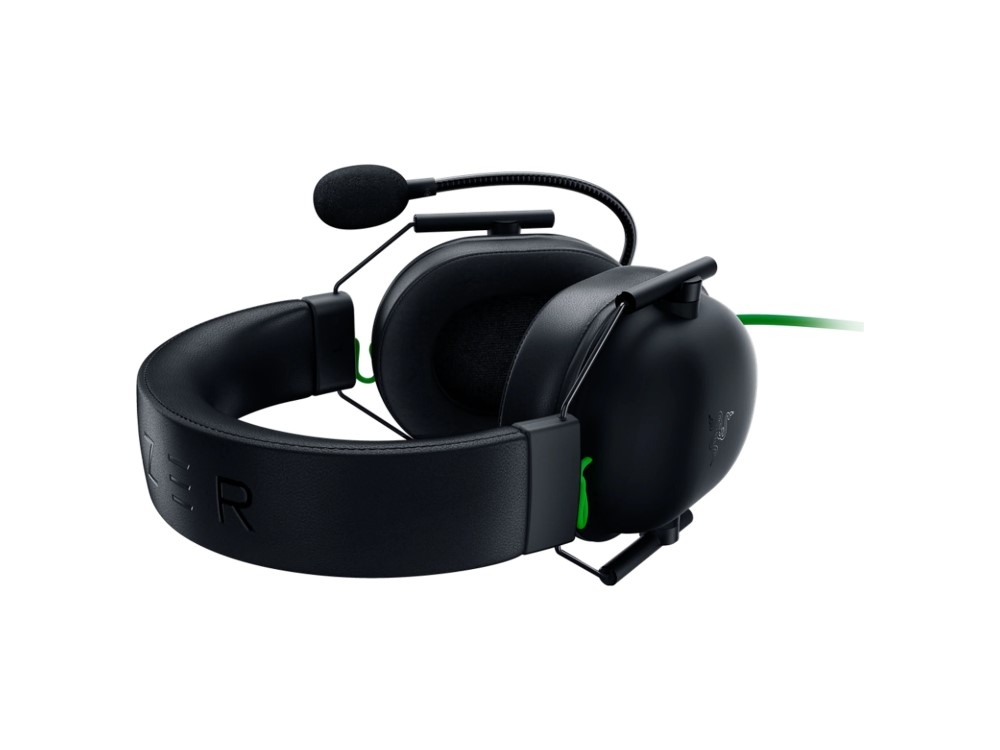 Auriculares gaming Razer negros con micrófono, vistos de lado.