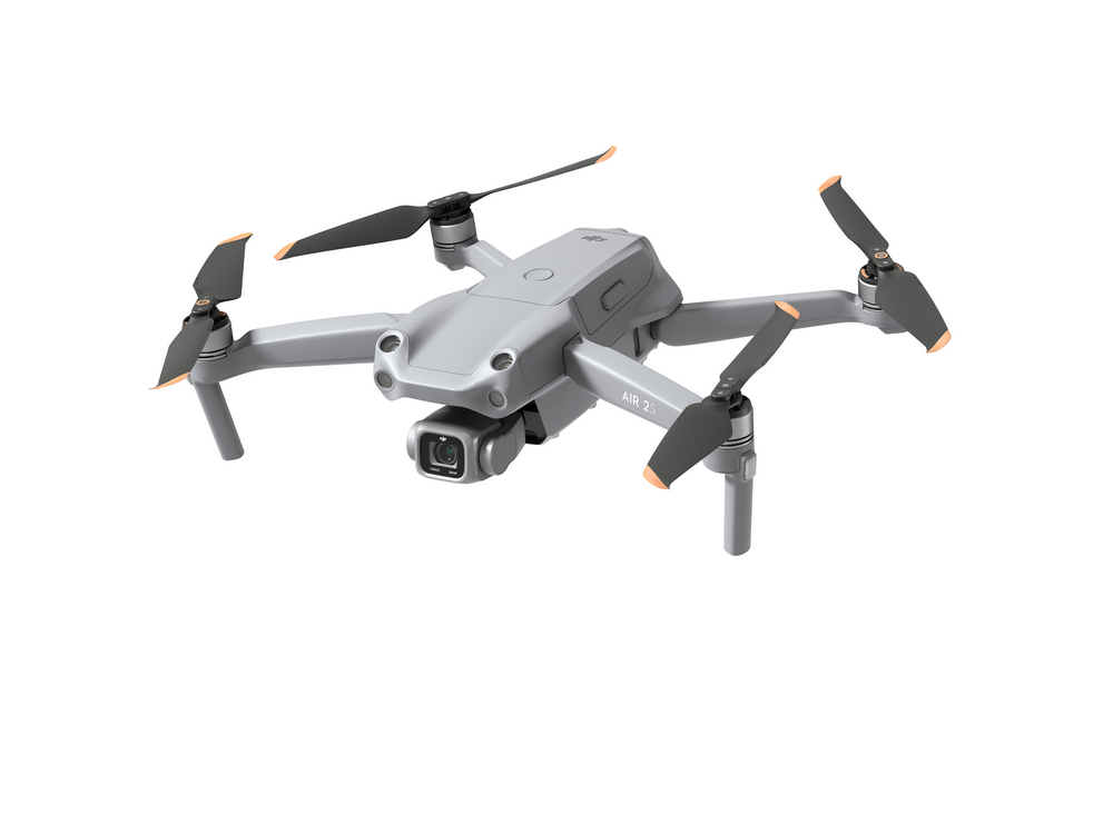 Un dron DJI Air 2S gris con cuatro hélices y una cámara, aislado sobre fondo blanco.