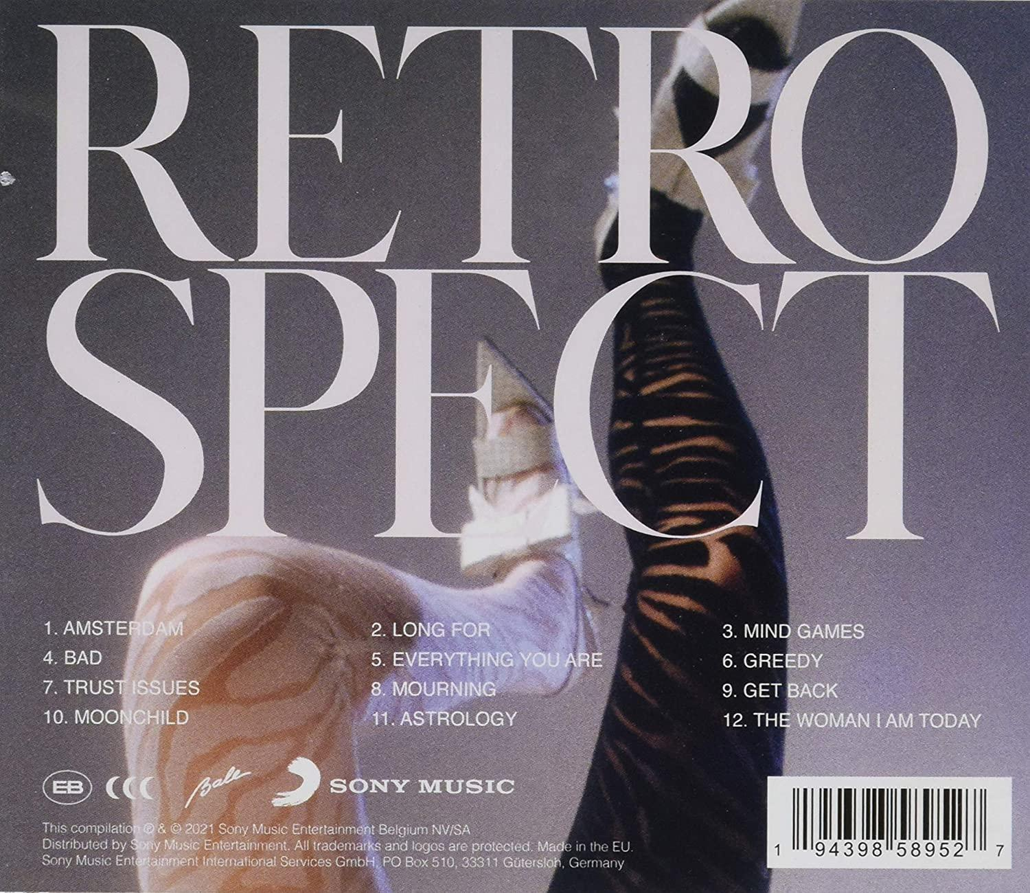 Pochette d'album : texte 'RETROSPECT' avec image floue de jambes en bas.