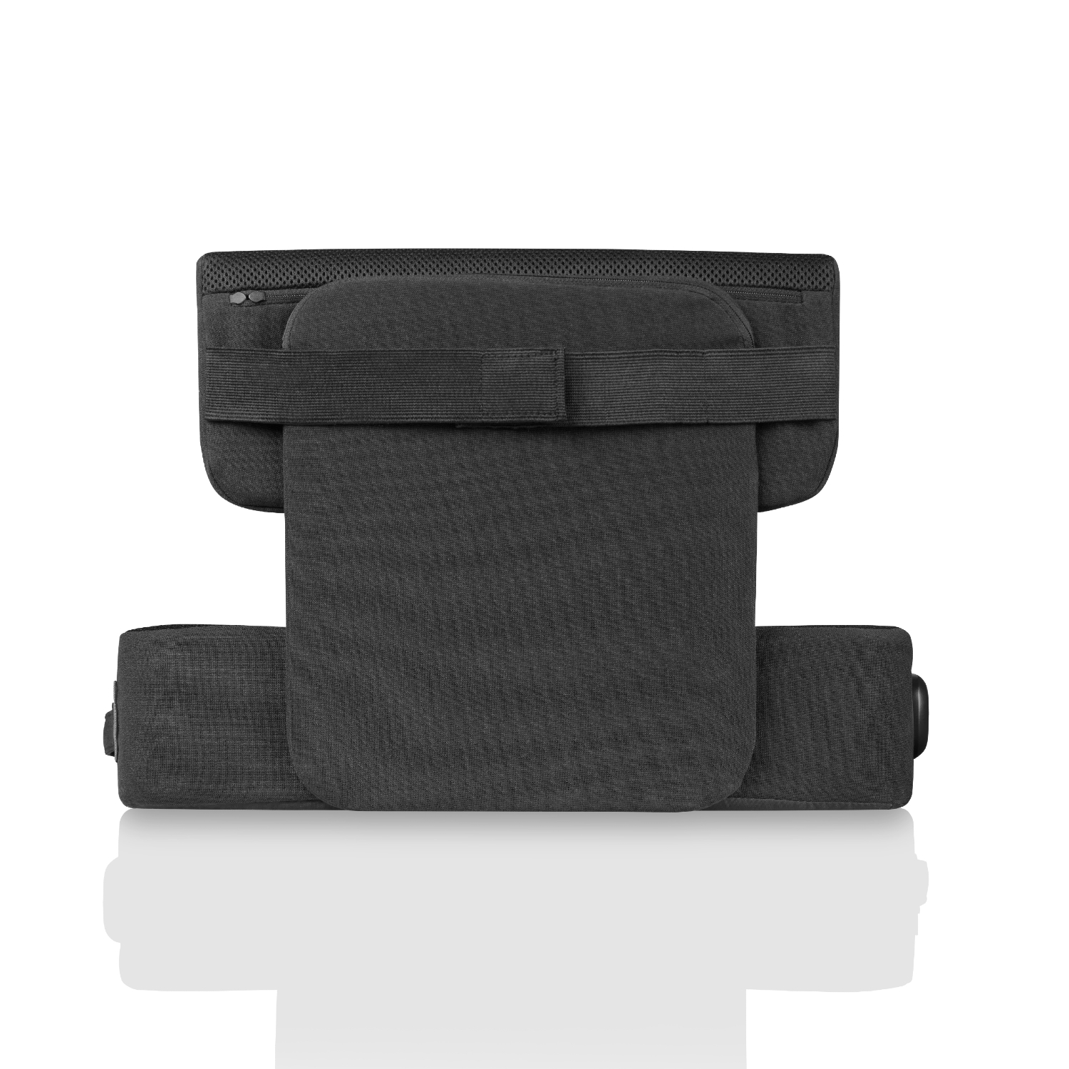 Eine schwarze Rückenstütze mit Gurten und einem Kissen. Es hat ein elastisches Band und befindet sich auf weißem Grund.