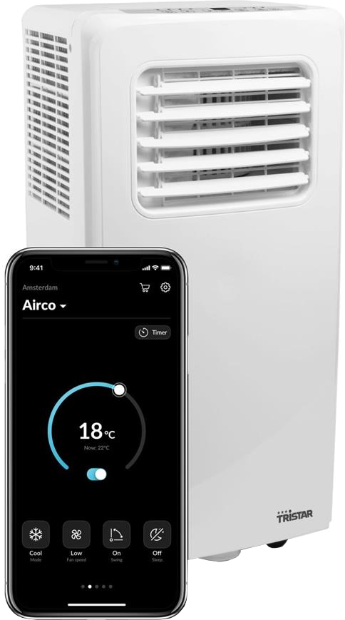 Een witte airconditioner met een smartphone die temperatuurregelaars weergeeft, staat links. De merknaam is Tristar.