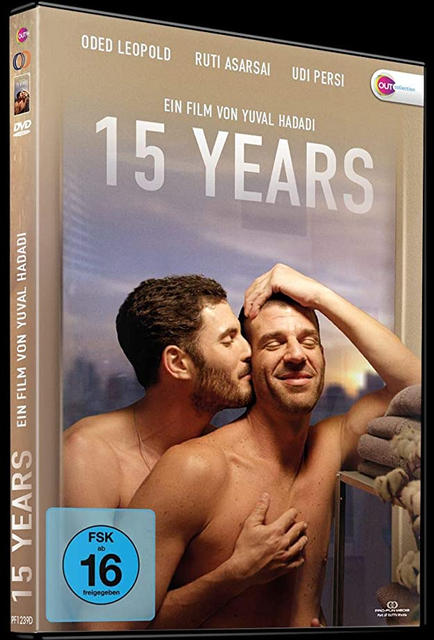 DVD-Hülle eines Films mit zwei Männern, die sich umarmen, der Titel lautet '15 YEARS'.
