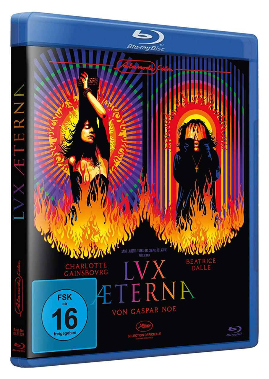 Blu-ray-Disc-Cover mit Flammen, zwei Frauen und Text.
