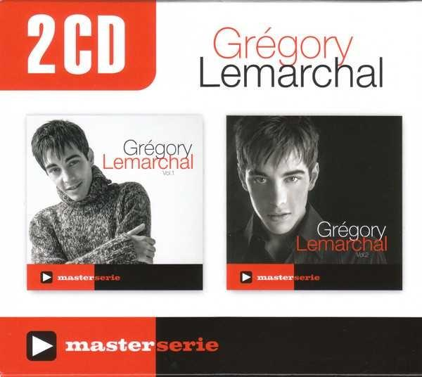 2 CD albumhoes. Zwarte en rode achtergrond. Twee afbeeldingen van een man met de naam van de artiest.