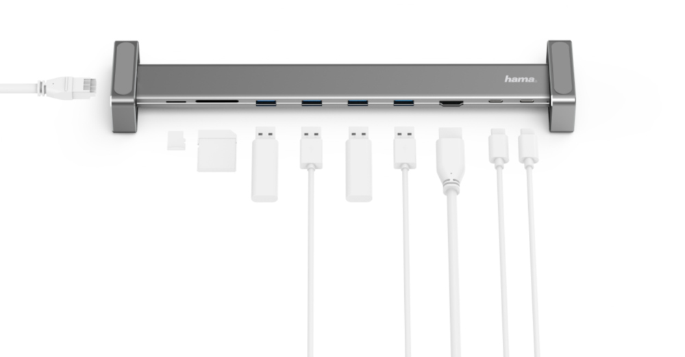 Un hub USB argenté avec plusieurs ports et câbles connectés, fond blanc.