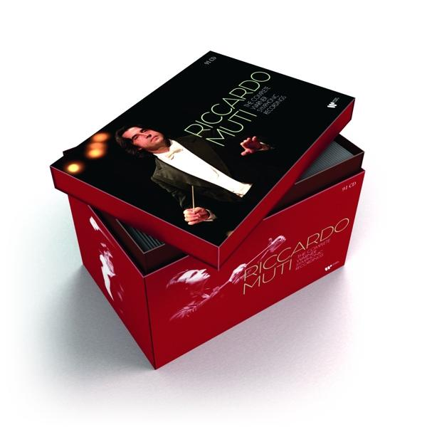 Ein rotes Box-Set mit einem Mann auf der Oberseite. Es ist geöffnet und zeigt den Inhalt.
