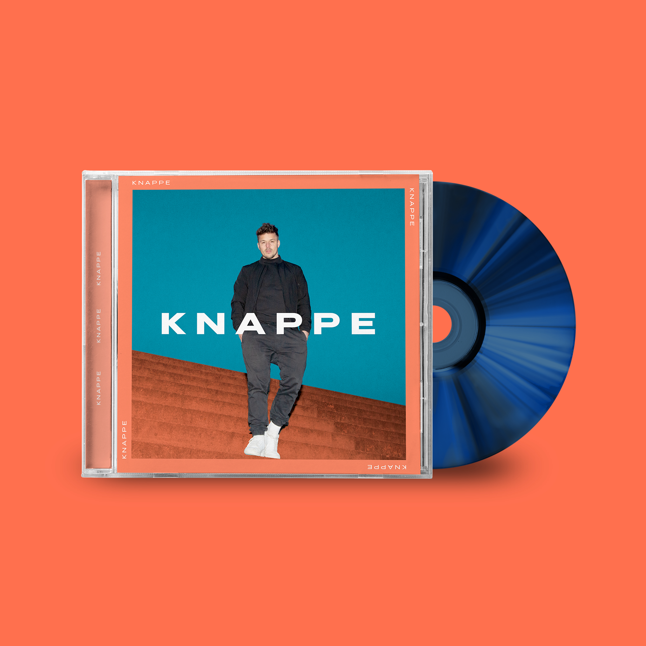 CD-Hülle mit Mann vor blauem Himmel. Die CD liegt daneben.