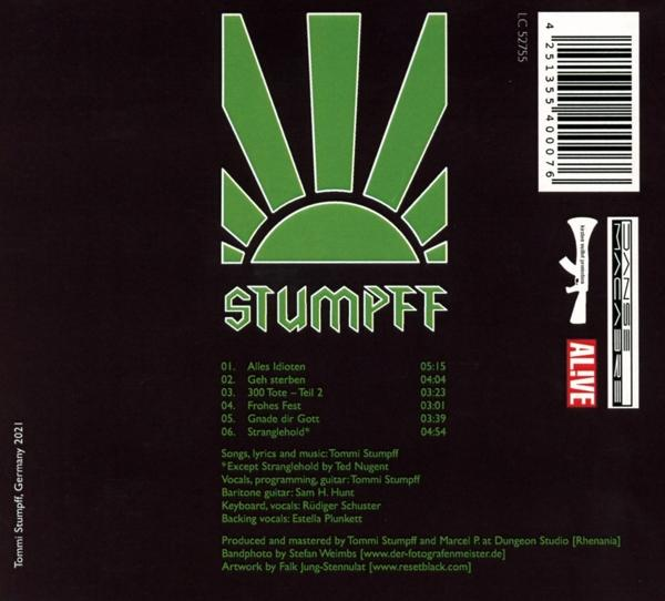 CD-Cover mit grünem und schwarzem Design. Text: STUMPF. Trackliste und Credits auf der Rückseite.