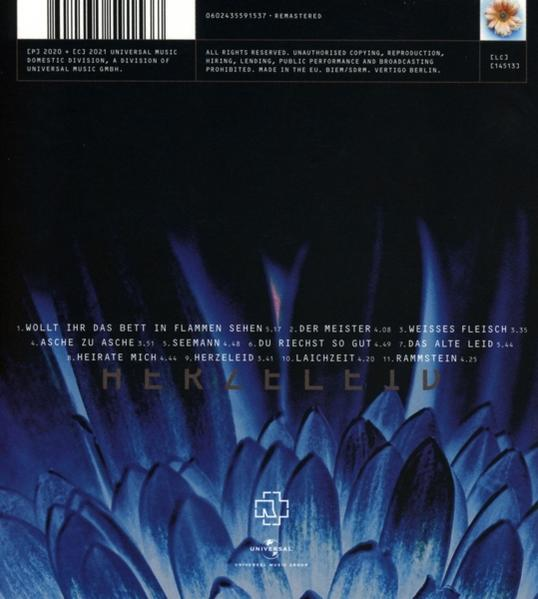 CD-hoes met tekst en bloemdesign, donkerblauwe achtergrond.