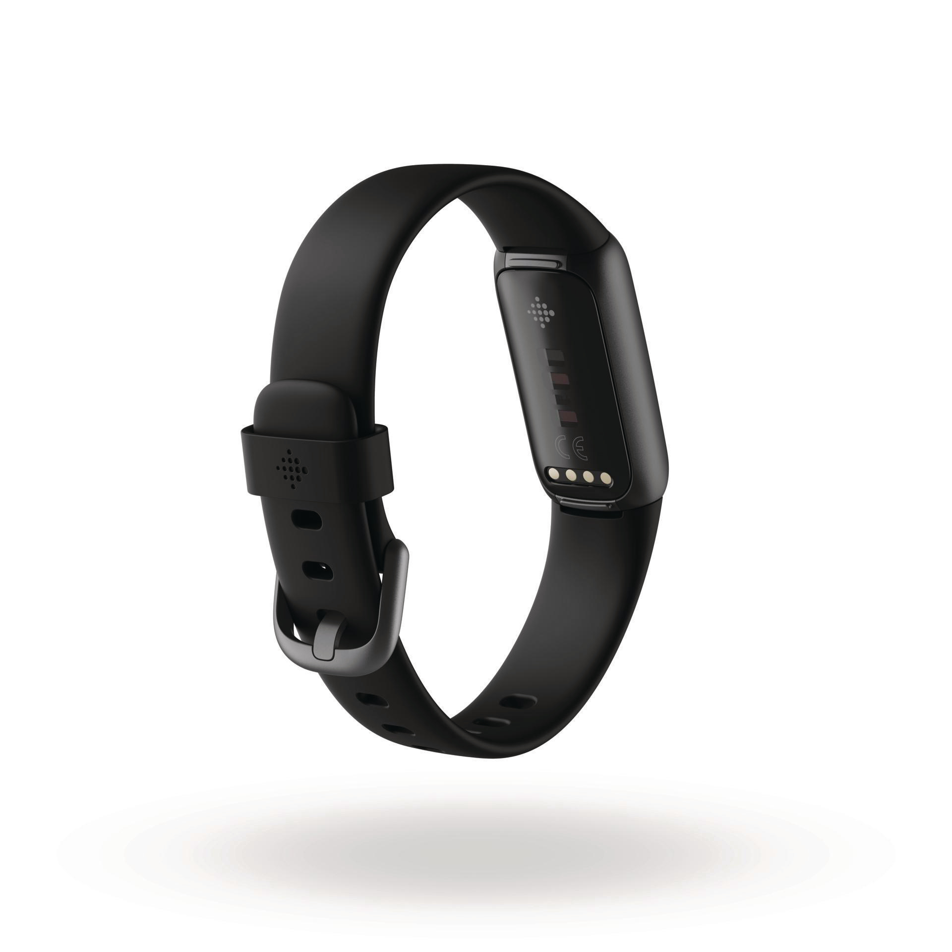 Schwarzer Fitnesstracker mit schwarzem Band und silberner Schnalle.