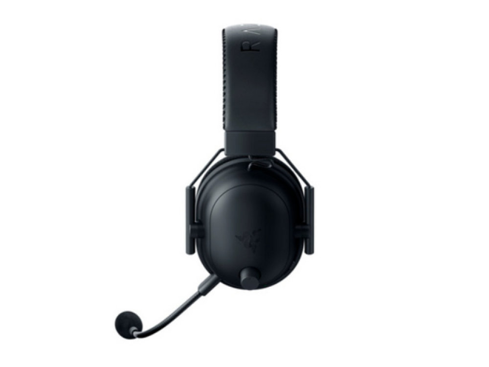 Auriculares gaming Razer negros con micrófono, sobre fondo blanco.