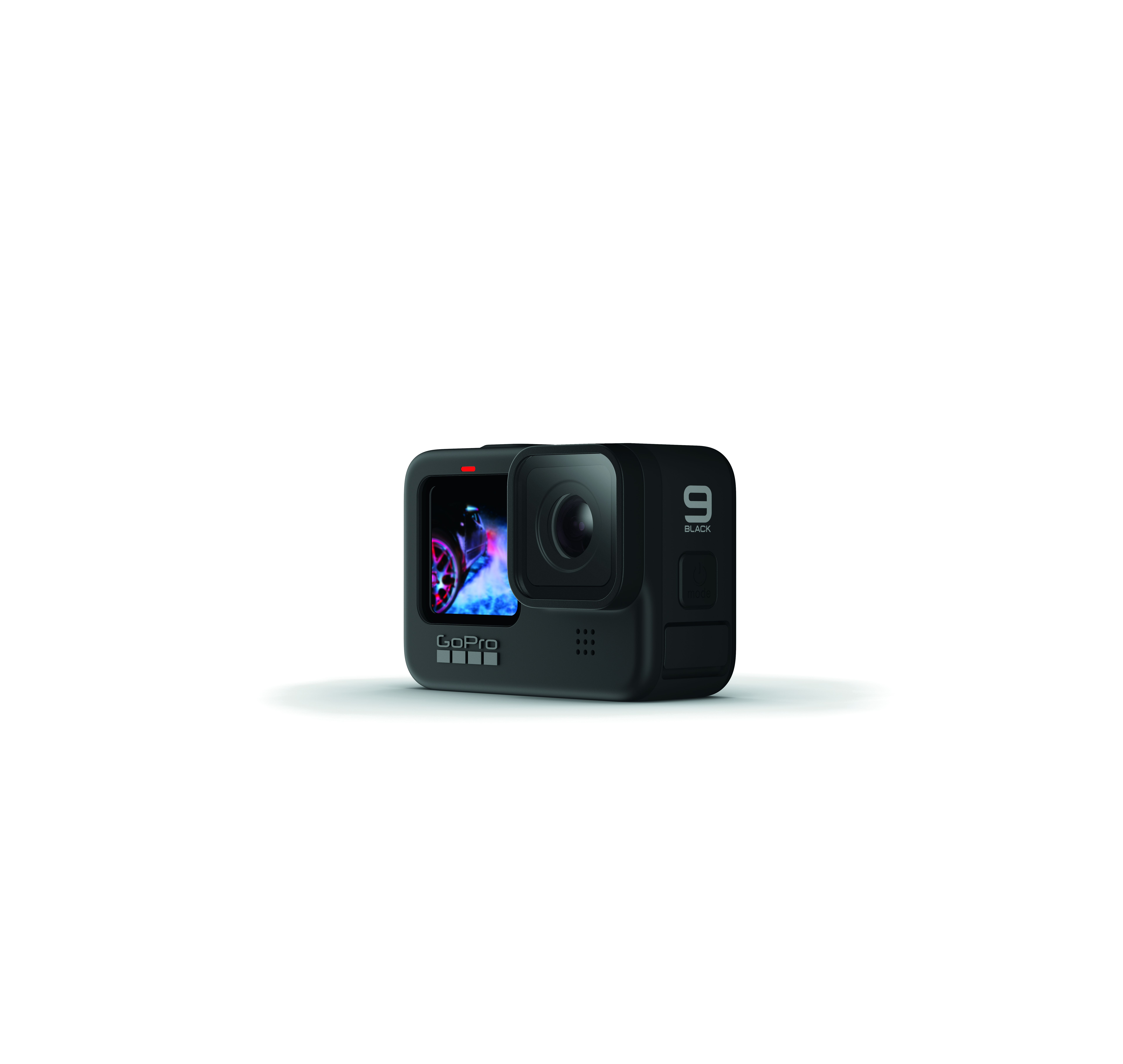 Kırmızı bir araba gösteren bir ekranı gösteren siyah GoPro kamera. Siyah bir arka planda.