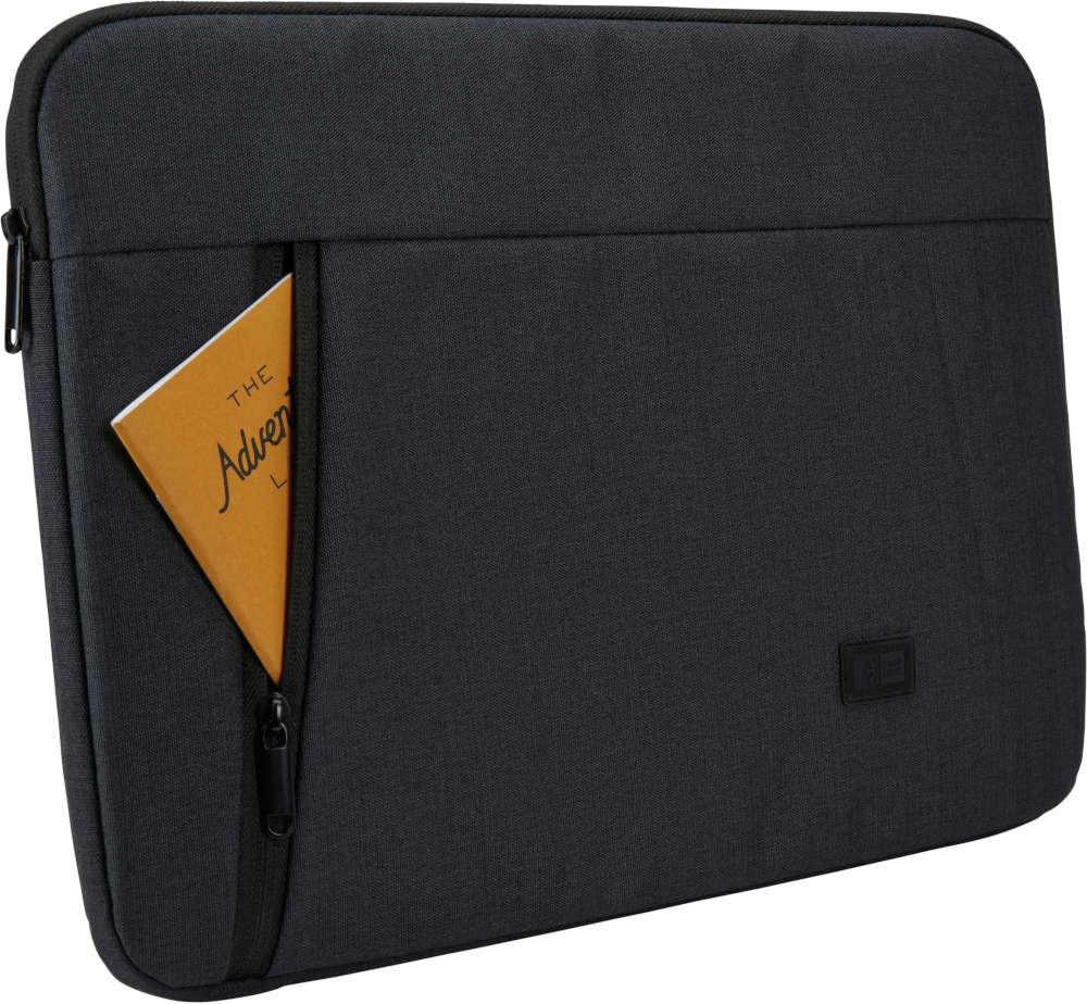 Een zwarte laptoptas met een zak met een boek.