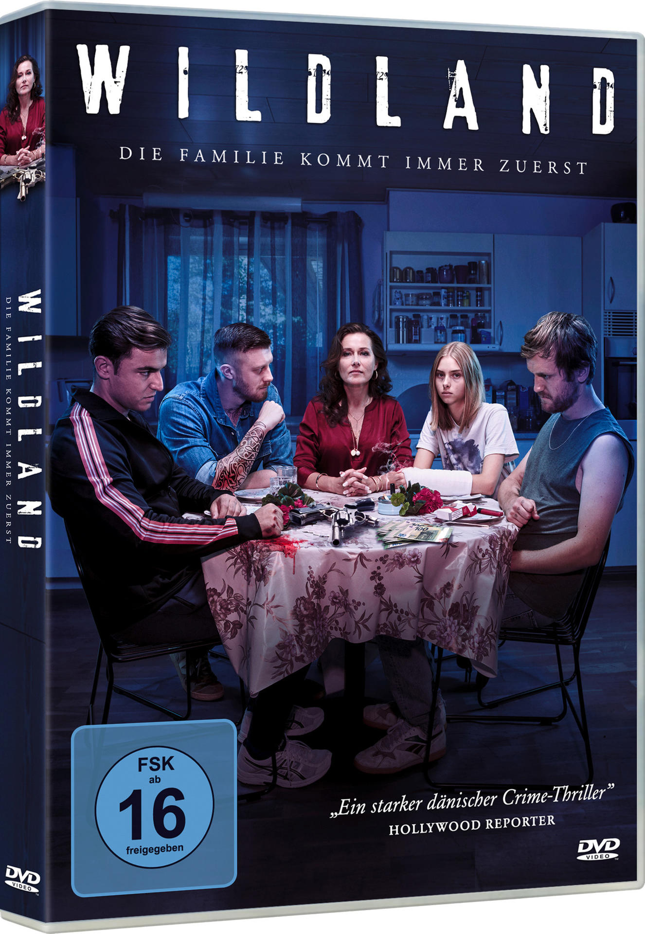 DVD-Cover von 'Wildland' mit einer Familie am Tisch.