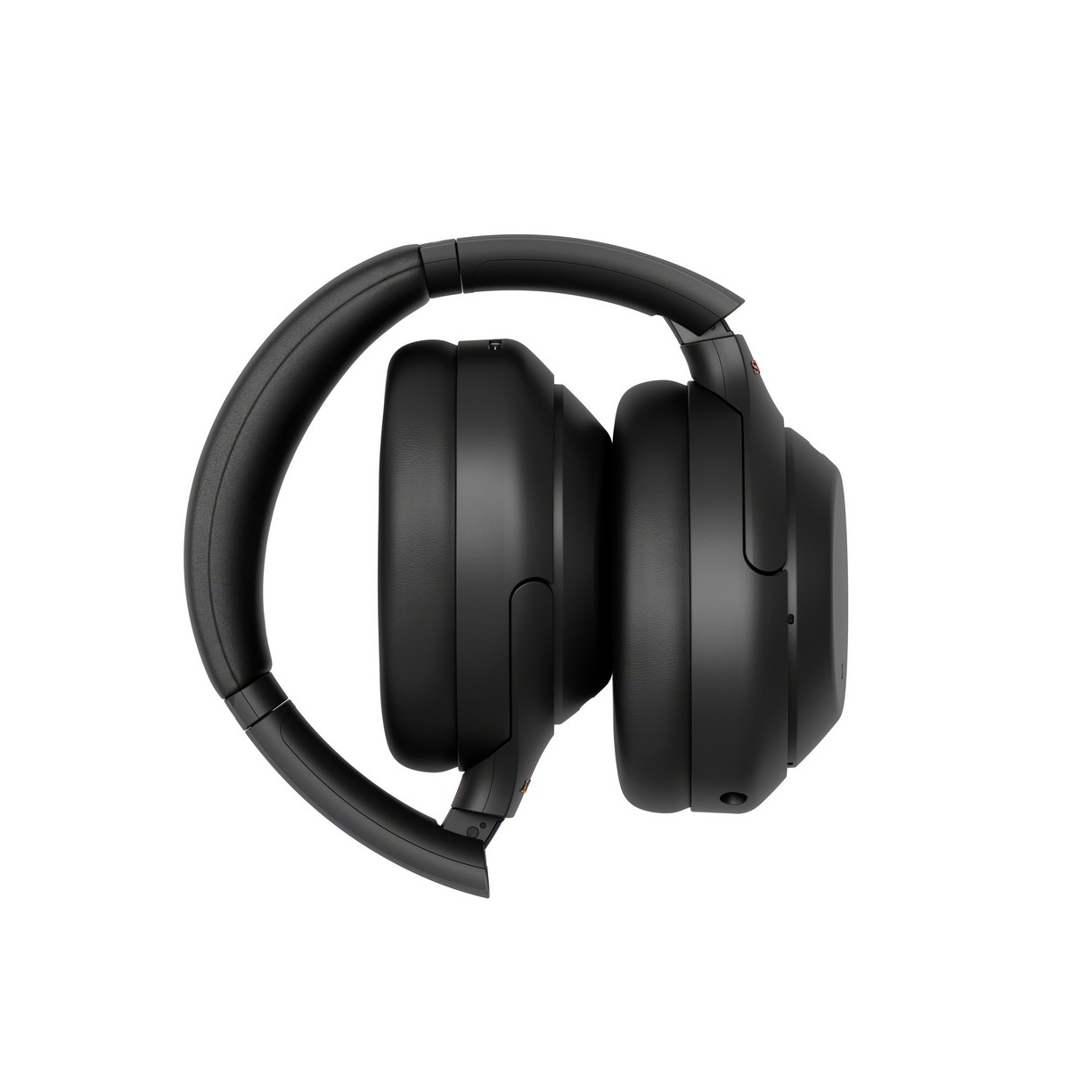 Auriculares negros con cancelación de ruido, plegados.