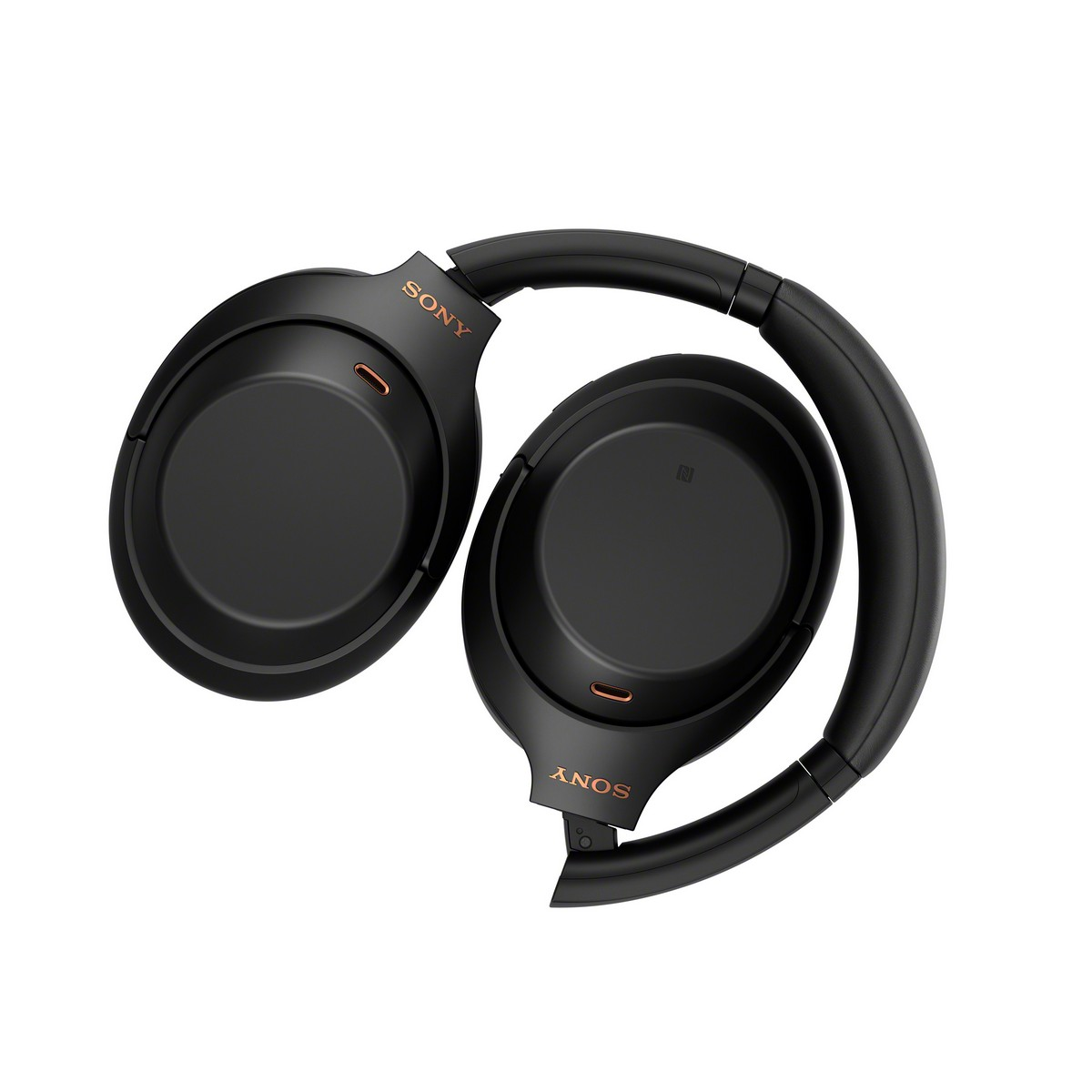 Auriculares negros plegados con detalles cobrizos. Logotipo de Sony visible.