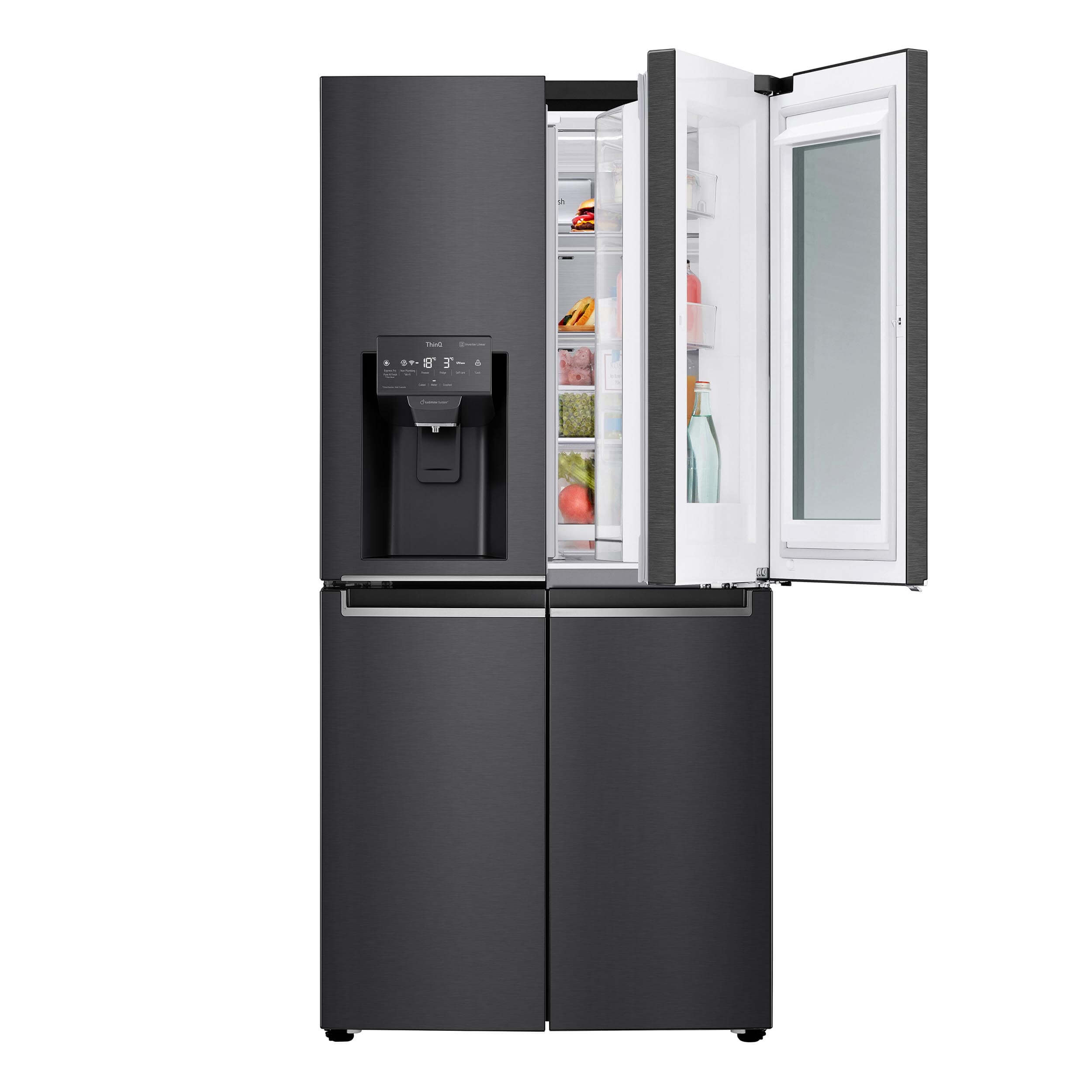 Schwarzer Kühlschrank mit offenen Türen. Im Inneren ist Essen sichtbar. Mit Wasser-/Eisspender und Digitalanzeige.