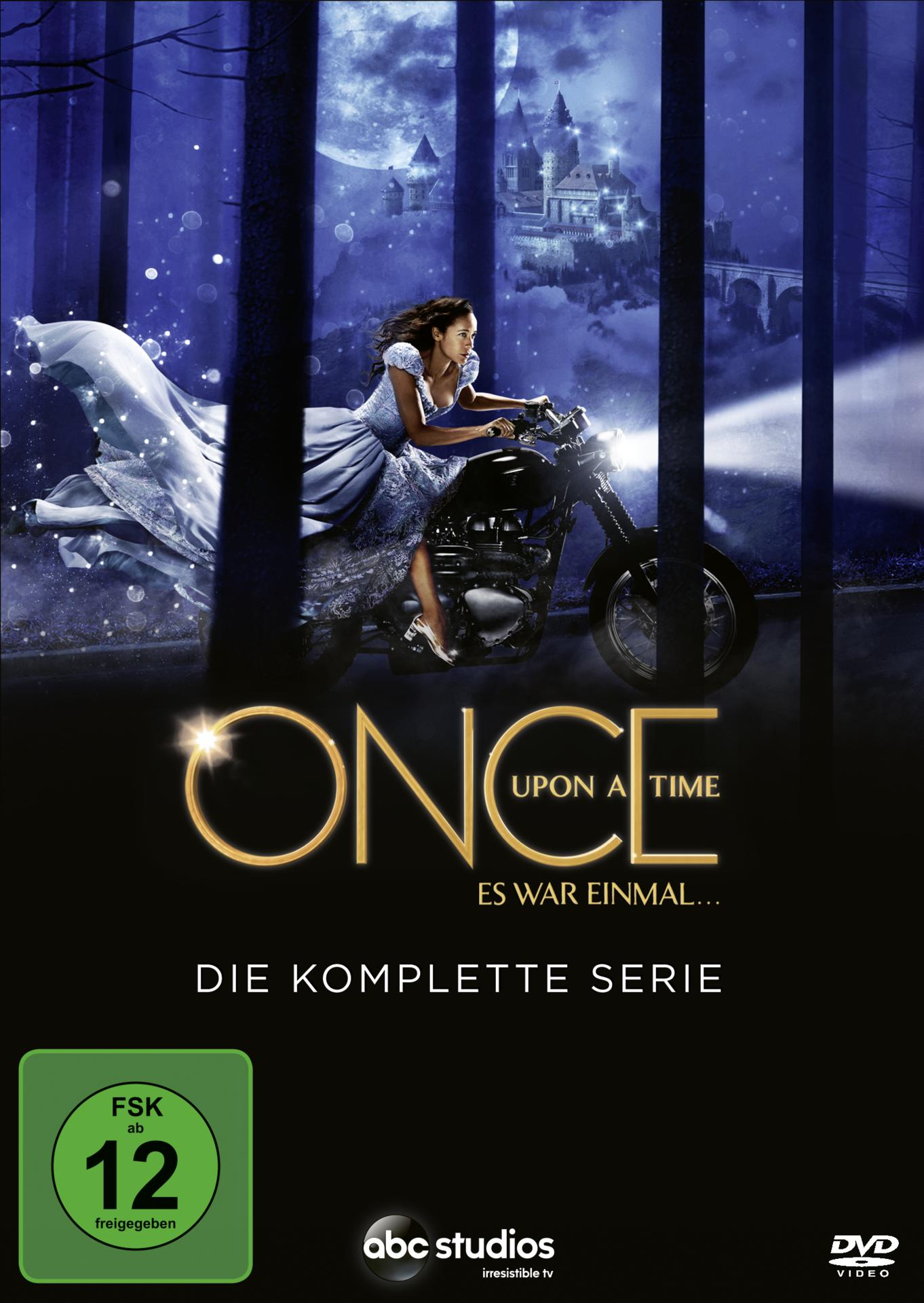 DVD-Cover für die Serie 'Once Upon A Time'. Eine Frau auf einem Motorrad im dunklen Wald.