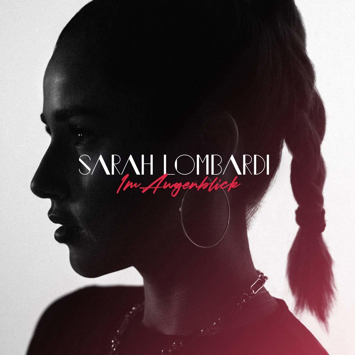 Silhouette eines Frauenprofils mit geflochtenem Pferdeschwanz, das Albumcover lautet 'SARAH LOMBARDI'.