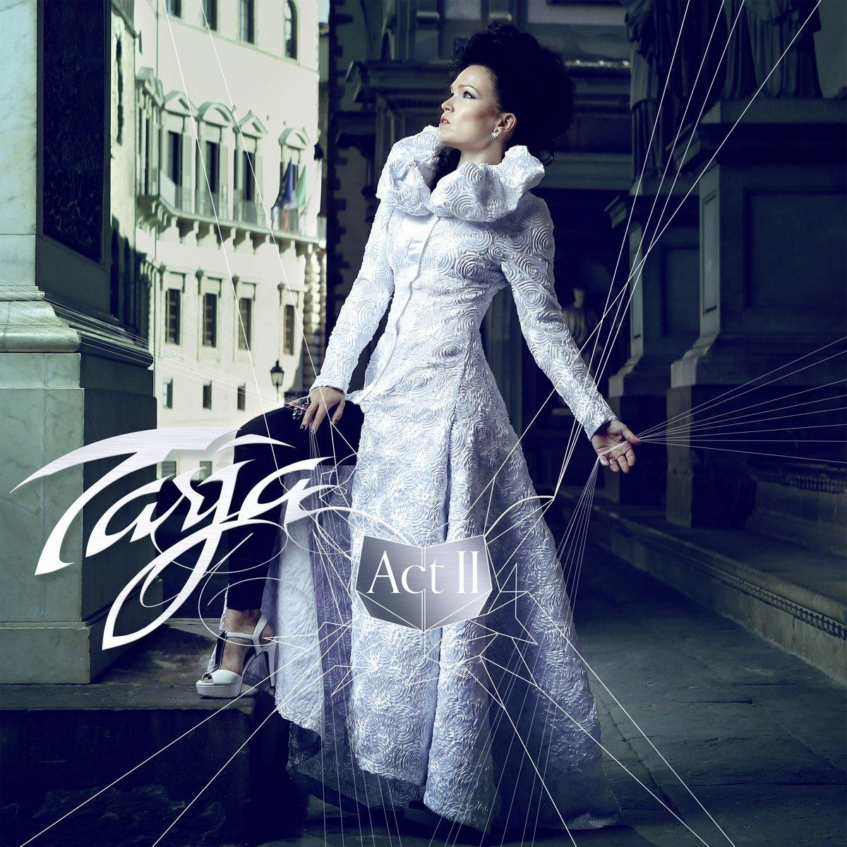 Tarja album borítója, egy fehér ruhás nő, aki egy városi környezetben pózol.
