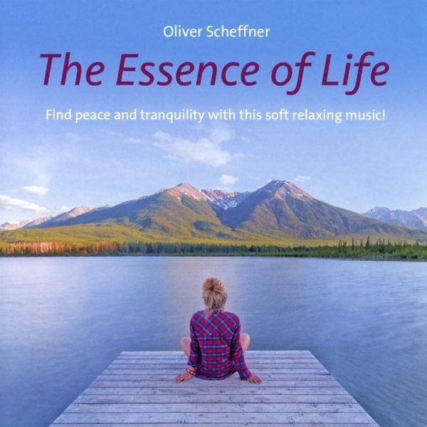 Eine Frau sitzt auf einem Steg, im Hintergrund ein See und Berge. Text: "The Essence of Life".