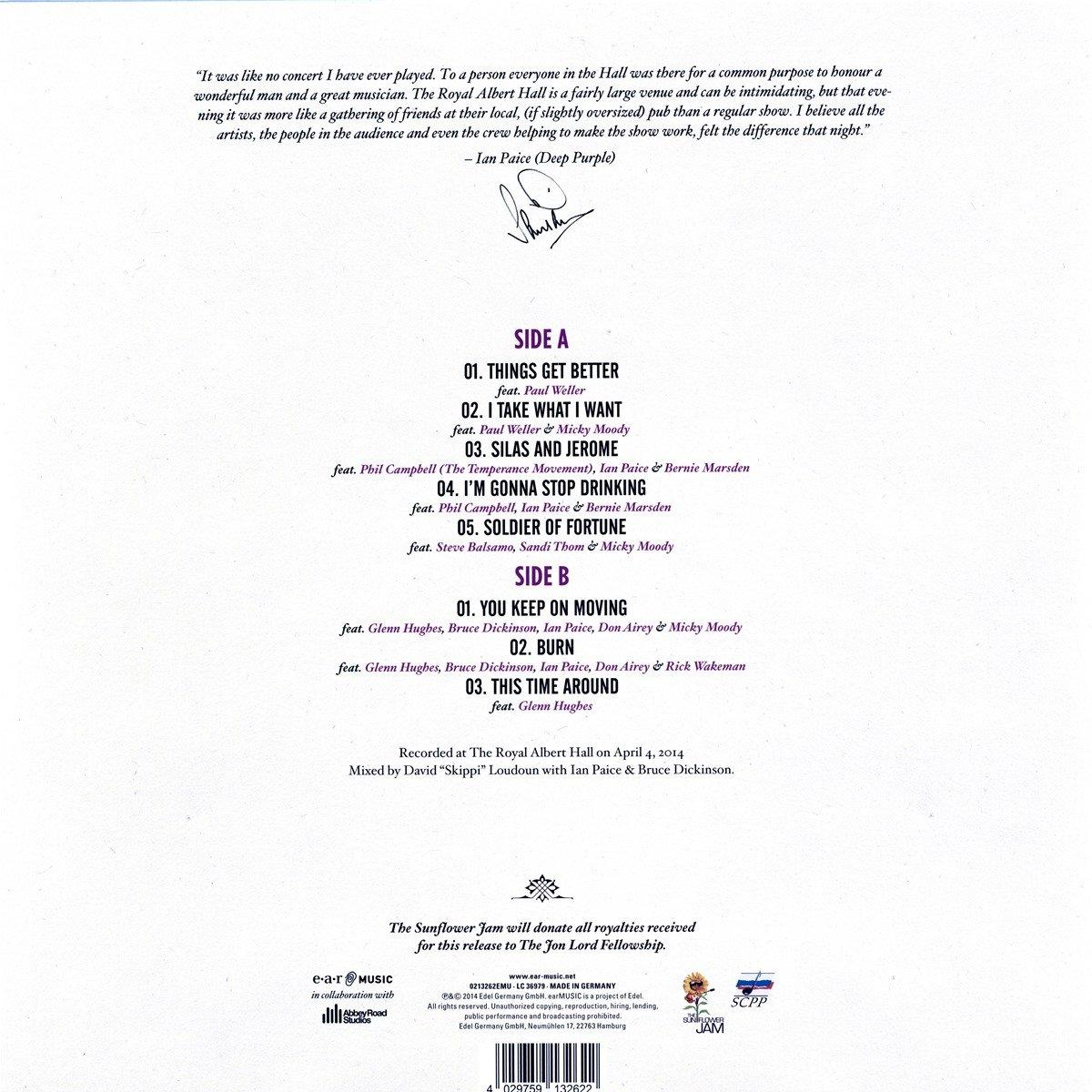 Rückseite eines CD-Covers mit Titellisten und Text über ein Konzert und einen Künstler.