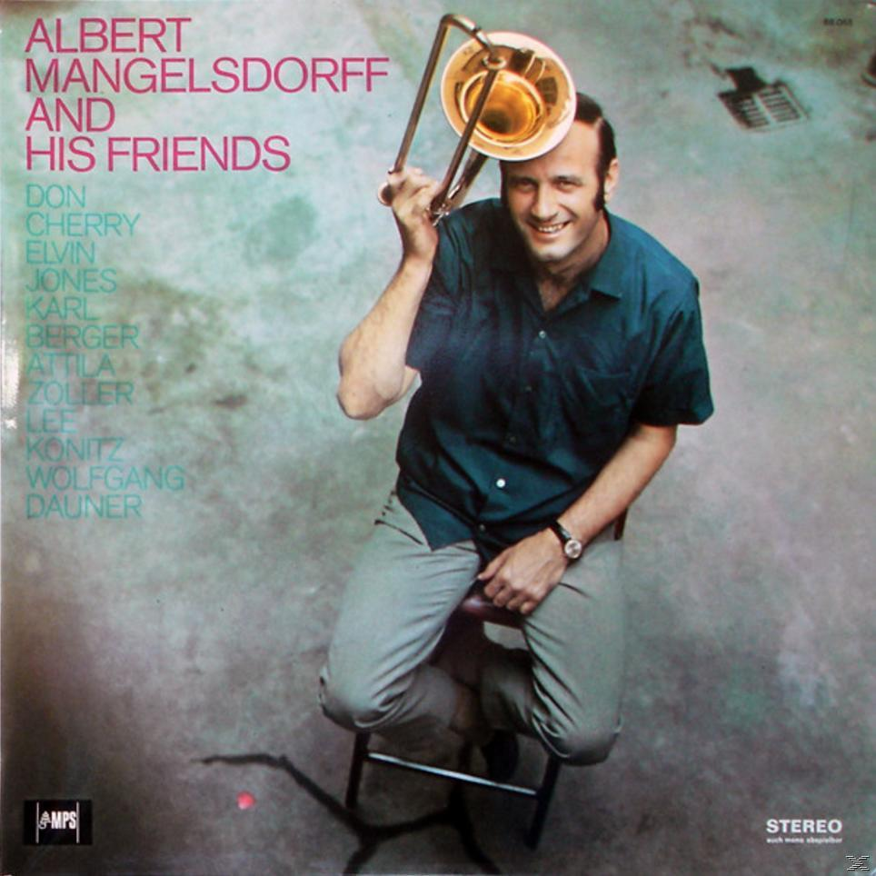 Mann, der eine goldene Posaune hält und lächelt. Albumcover mit Namen des Künstlers und anderer Musiker. Grauer Hintergrund.