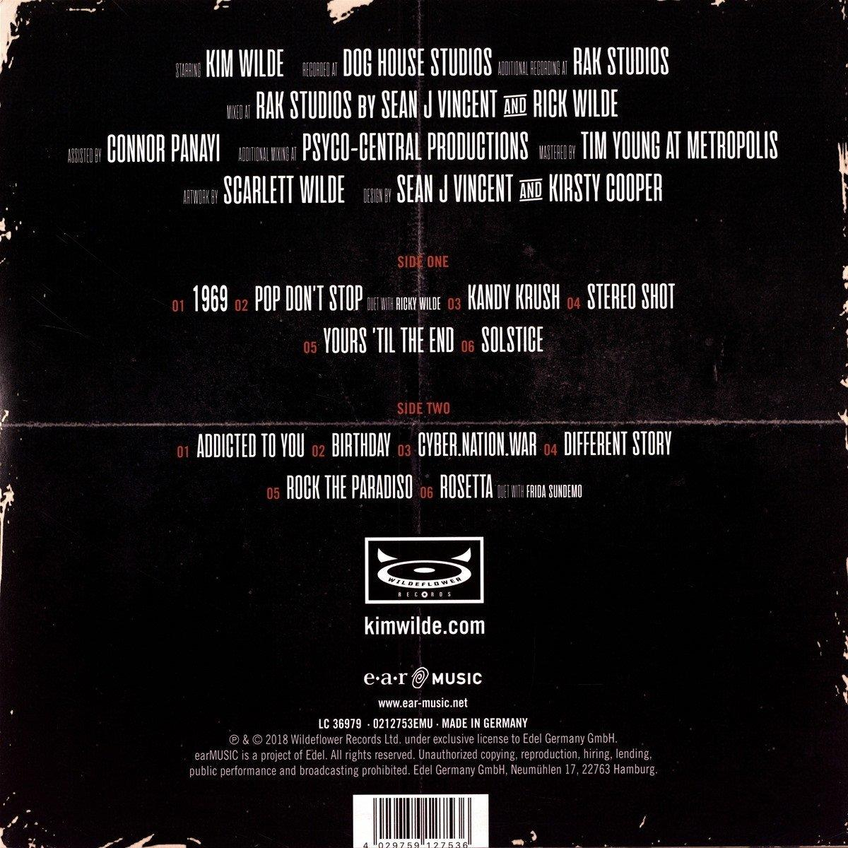Schallplattenhülle mit Text, der Songtitel und Künstlernamen auflistet, auf dunklem, strukturiertem Hintergrund.