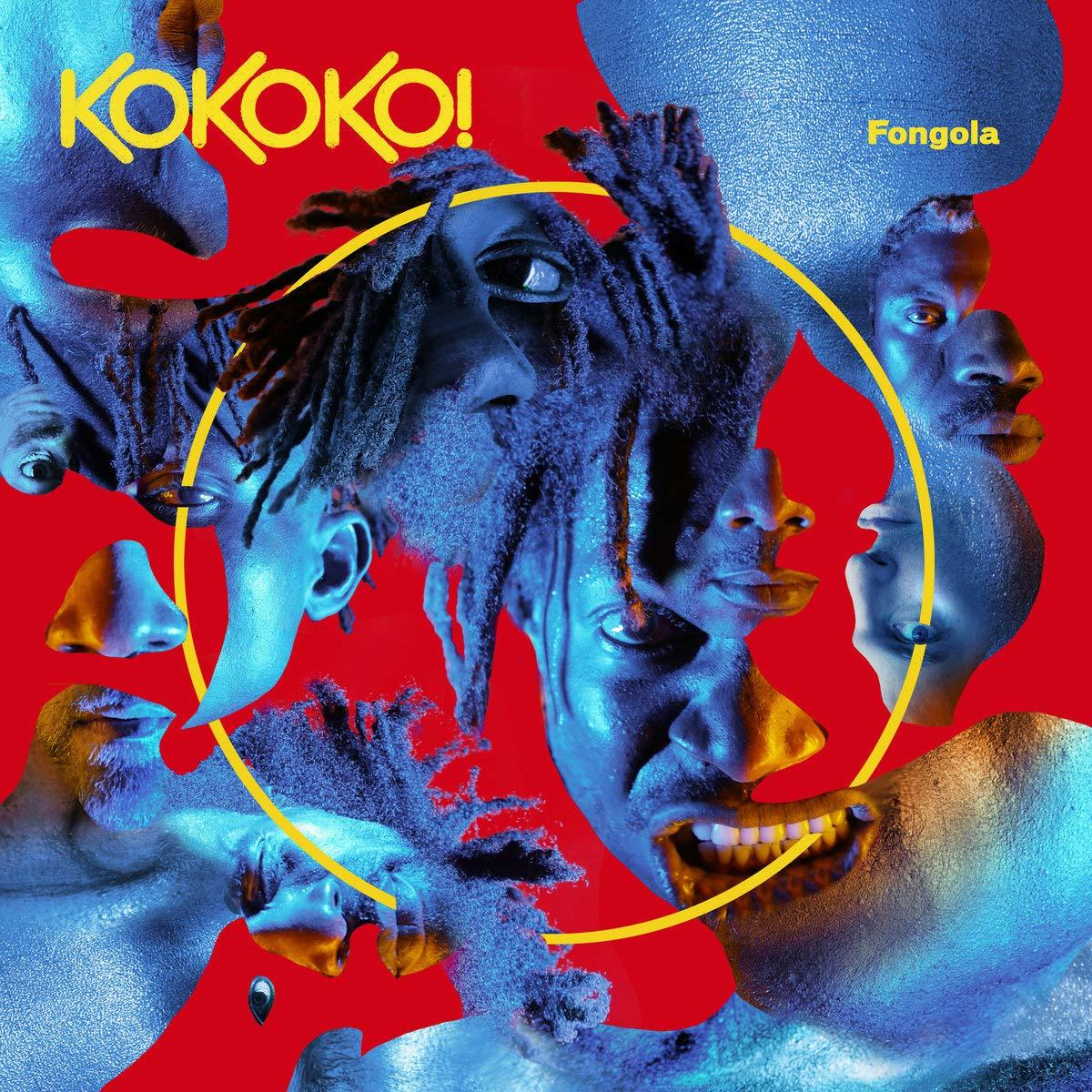 Albumcover: KOKOKO! Fongola. Gezichten in een cirkel. Donkere gezichten en rode achtergrond.