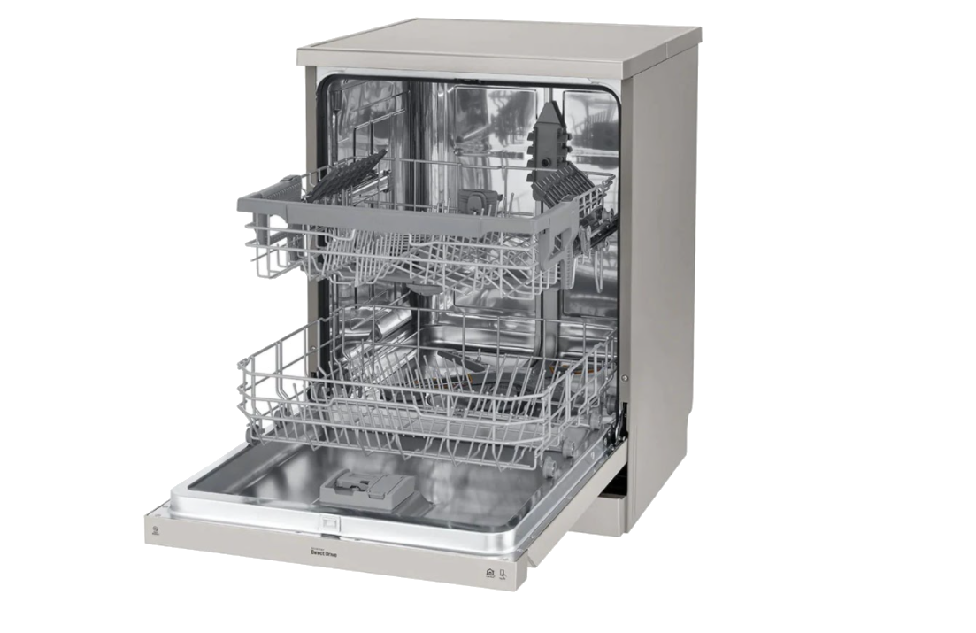 Kapısı açık bulaşık makinesi. İçinde tabaklar için raflar var. Makine boş.
