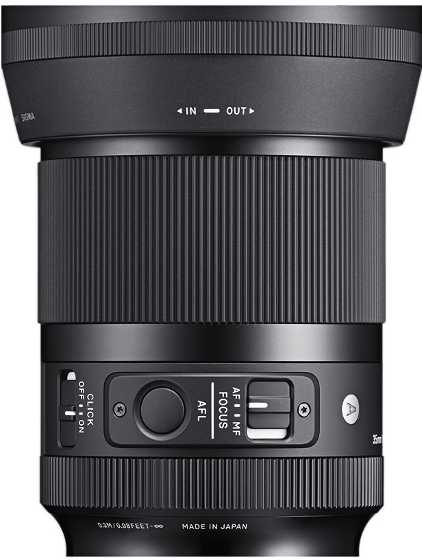 Schwarzes Sigma Kameraobjektiv. Knöpfe, Ringe und Markierungen. Hergestellt in Japan.