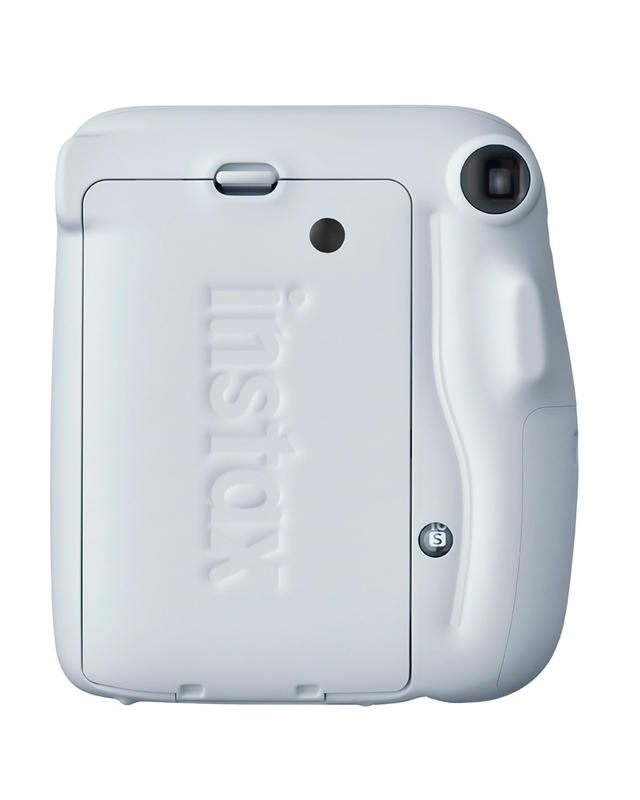 Instax logosu, küçük bir düğme ve bir lens ile açık mavi bir Instax kamera, arka görünüm.