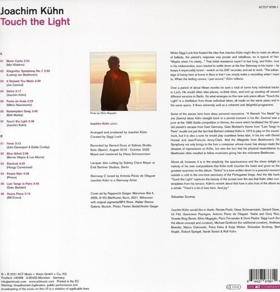 Ein Buchcover mit einem Mann und Noten.