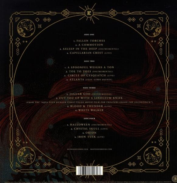 Vinyl-Schallplattencover mit Titellisten und einem verzierten, goldfarbenen Rand und Design.
