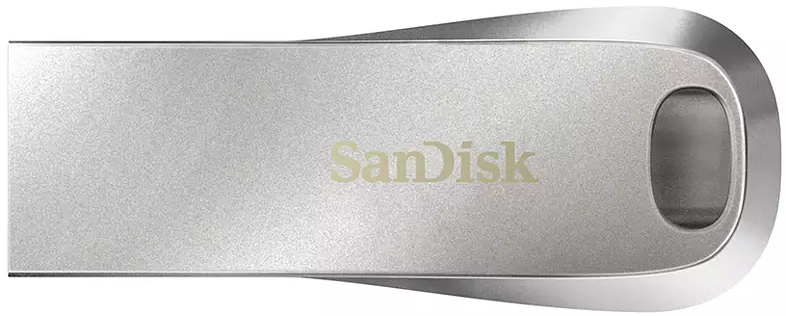Silberner Sandisk USB-Stick mit dem Markennamen in der Mitte.