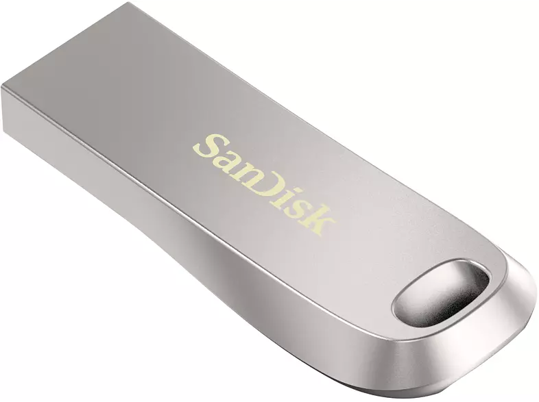 Silberner Sandisk USB-Stick vor weißem Hintergrund, mit Markennamen in Gelb.
