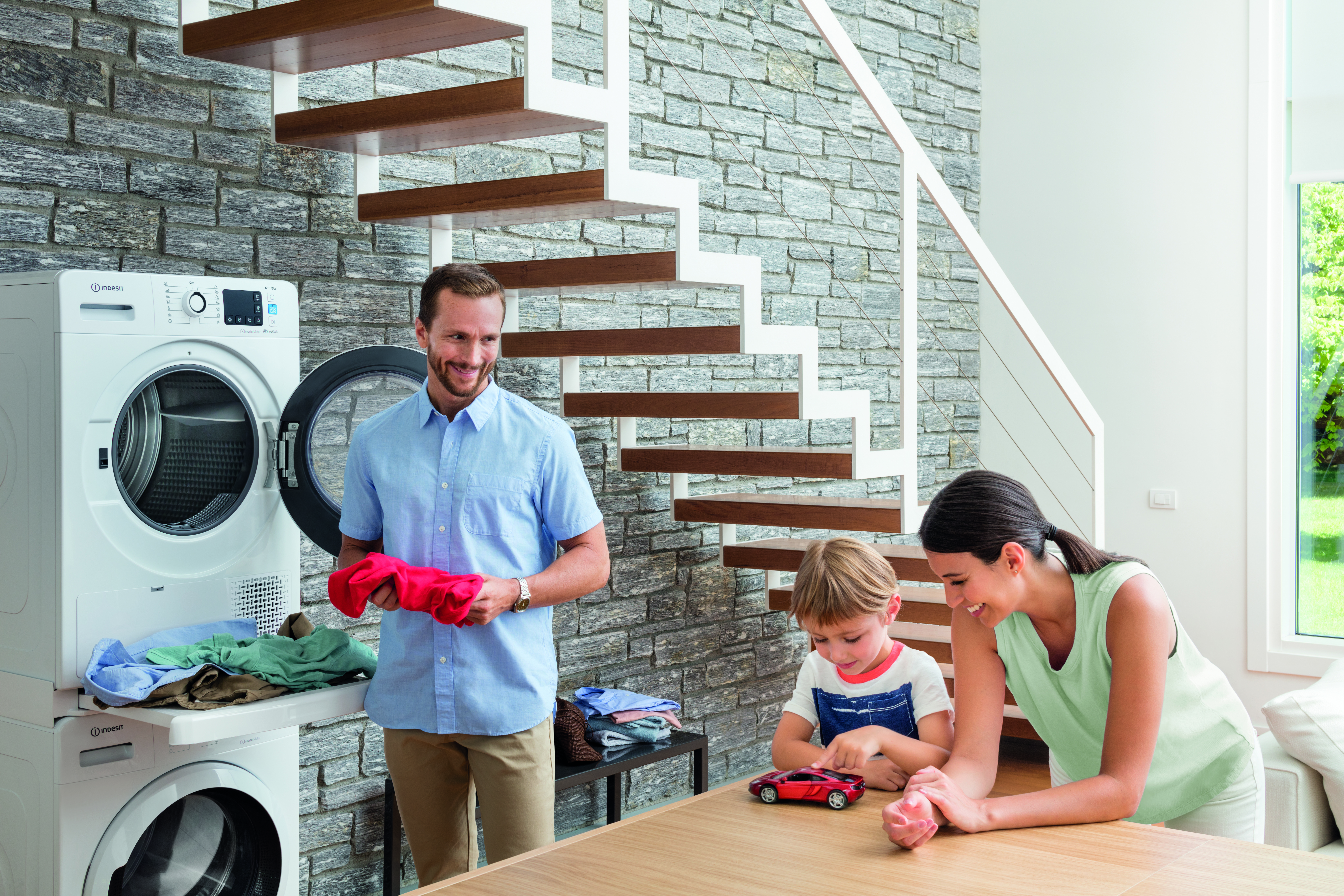 INDESIT YT M11 82K RX EU Hőszivattyús szárítógép, 45' gyors program, ruhafrissítés, A++, inverter motor