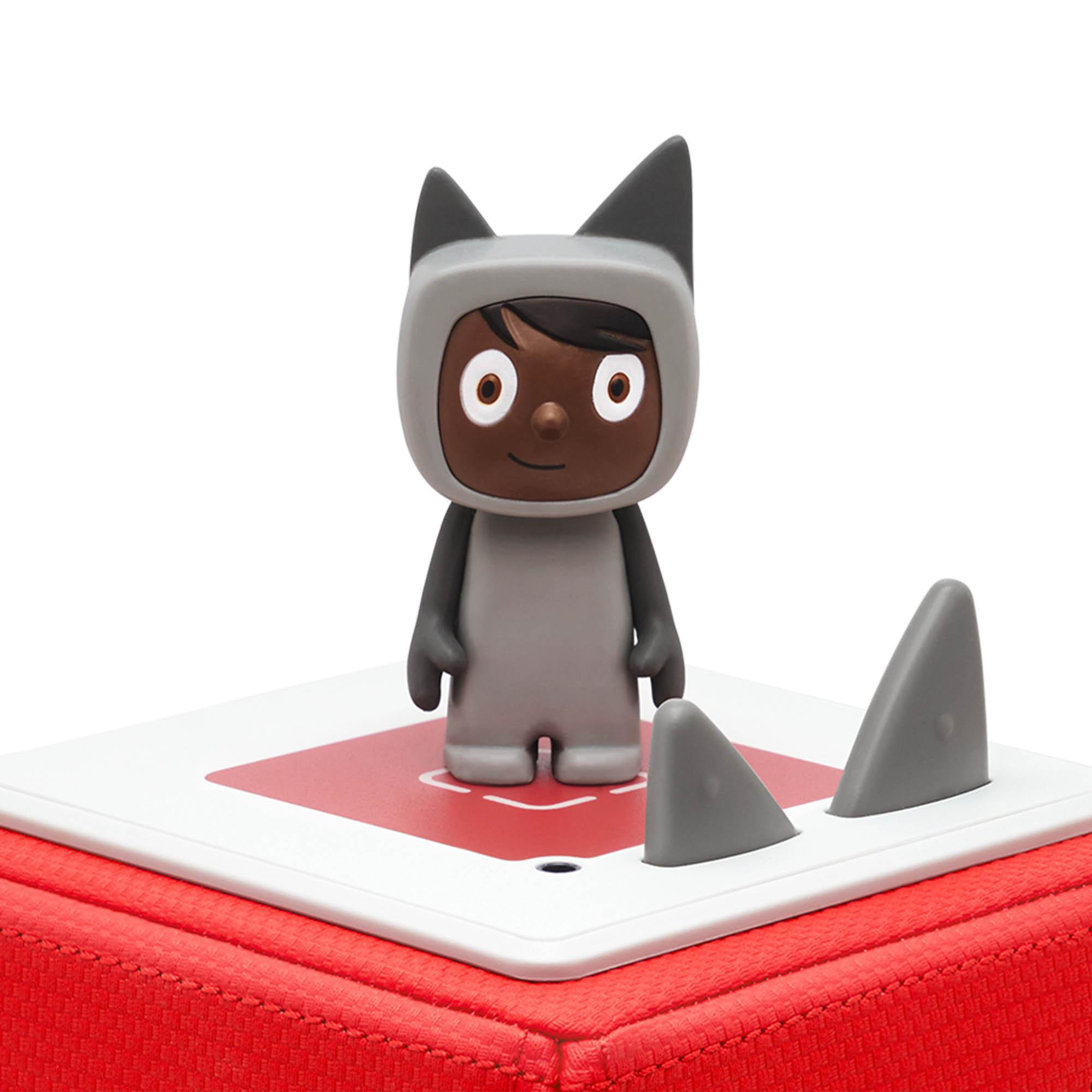 Eine Spielfigur eines katzenartigen Charakters auf roter Basis. Zwei Haifischflossen sind in der Basis.
