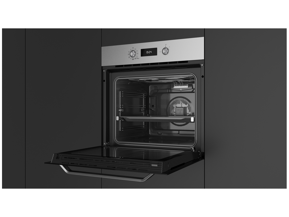 Horno abierto con estantes. Exterior plateado y fondo gris oscuro.